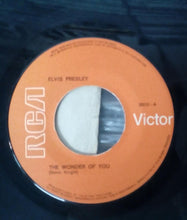 Charger l&#39;image dans la galerie, Elvis Presley : The Wonder Of You / Mama Liked The Roses (7&quot;,Single)
